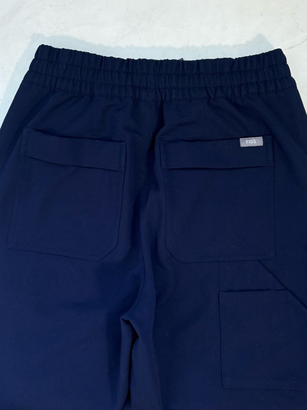 FIGS Women’s Medium Navy Blue Kade Barrel Leg Cargo Scrub Pants Nurse Doctor - Picture 4 of 7